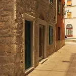 St. Clara Old Town Aparthotel 4*