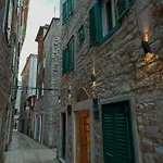 St. Clara Old Town Aparthotel