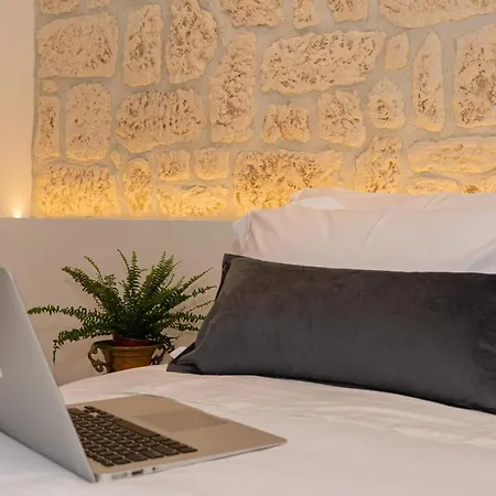 Aparthotel St. Clara Old Town 4*
