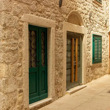 St. Clara Old Town 4*