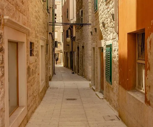 St. Clara Old Town 4*