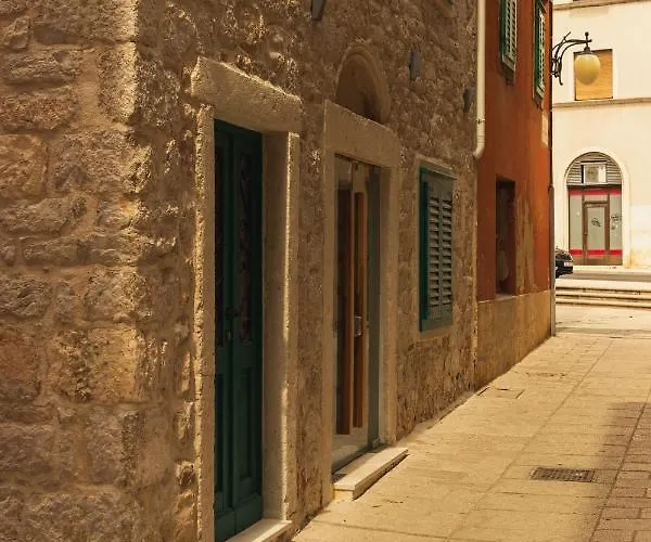 St. Clara Old Town Lejlighedshotel 4*