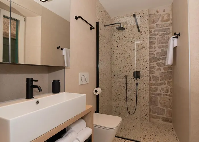 St. Clara Old Town Шибеник