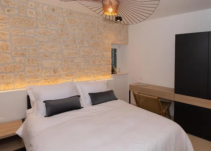 St. Clara Old Town 4*